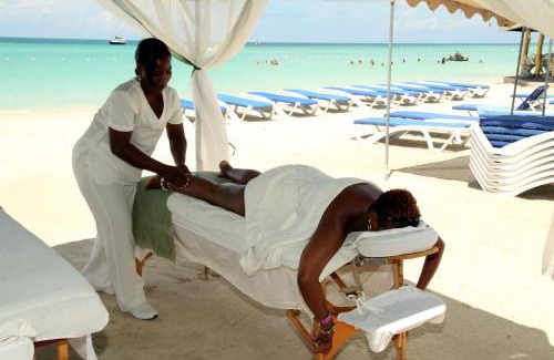Negril Hotel | Oceanfront Bliss at Negril Treehouse Resort - Rated 8/10