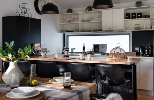 Hepburn Springs House | Discover Negroni Lane: Stylish Villa in Hepburn Springs