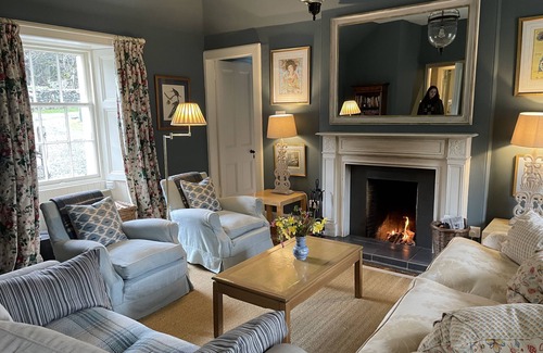 Peebles Cottage | Experience Neidpath Castle Barmkin by the River Tweed
