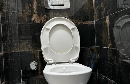 Arnavutkoy House | Convenient Neighbor AirPort Apartment with Hot Tub & Pet Friendly