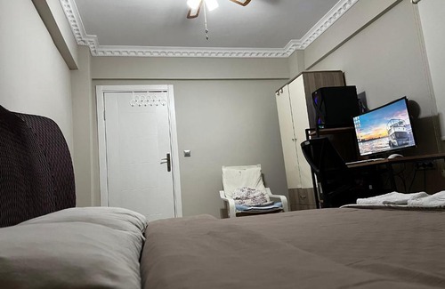 Arnavutkoy House | Convenient Neighbor AirPort Apartment with Hot Tub & Pet Friendly