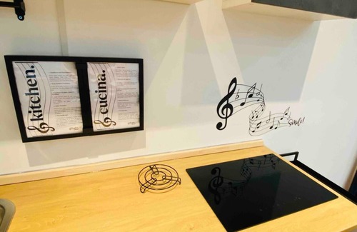 Quartieri Spagnoli Apartment | Family-Friendly Apartment with Terrace in Vibrant Neighborhood