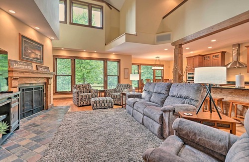 Rome House | Top-Rated Nekoosa Golf Course Retreat with Hot Tub & Pool