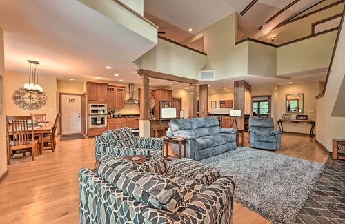Rome House | Top-Rated Nekoosa Golf Course Retreat with Hot Tub & Pool