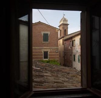 Fossombrone House | Relaxing Retreat in the Heart of Isola - Pet Friendly Stay
