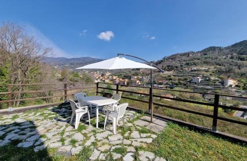 Calice Ligure Apartment | Relaxing Outdoor Getaway at Nel Verde Ligure