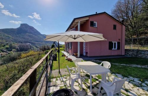 Calice Ligure Apartment | Relaxing Outdoor Getaway at Nel Verde Ligure