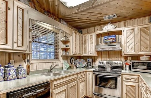 Alto Cabin | Discover Nell's Getaway: Cozy Cabin Retreat with Spa!