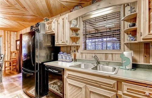 Alto Cabin | Discover Nell's Getaway: Cozy Cabin Retreat with Spa!