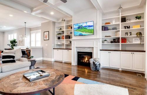 North Nashville House | Discover Nell's Haven: Family-Friendly Near Downtown & Broadway