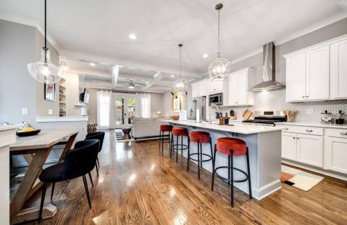 North Nashville House | Discover Nell's Haven: Family-Friendly Near Downtown & Broadway