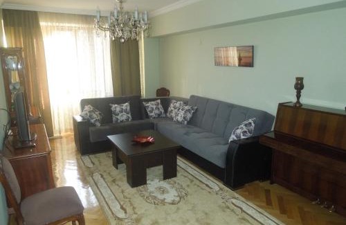Old Boulevard Apartment | Exceptional Oceanfront Apartment with Kitchen & Child-Friendly Amenities