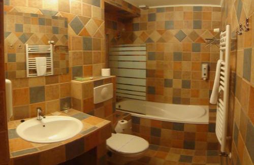 Hajduszoboszlo Hotel | Nelson Hotel: 4-Star Stay with Hot Tub & Breakfast