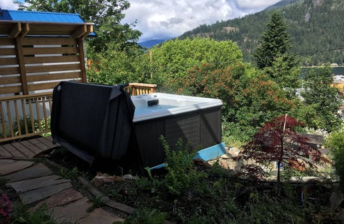 Nelson House | Scenic Nelson Lake & Mountain Retreat with Hot Tub