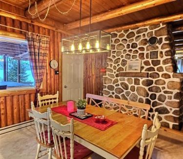 Riviere-Rouge Ski Chalet | Cozy Nelson Log Cabin Retreat with Private Hot Tub & Ocean View