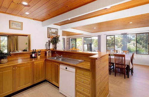 Nelson Bay House | Nelson on Nelson – Cozy Pet-Friendly Coastal Retreat