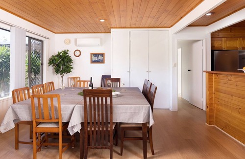 Nelson Bay House | Nelson on Nelson – Cozy Pet-Friendly Coastal Retreat