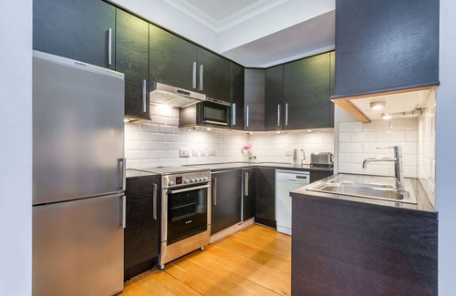 London City Centre Apartment | Modern Nelson's Pad Near Trafalgar Square - Family Friendly