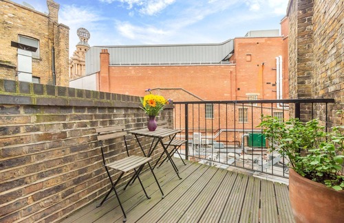 London City Centre Apartment | Modern Nelson's Pad Near Trafalgar Square - Family Friendly