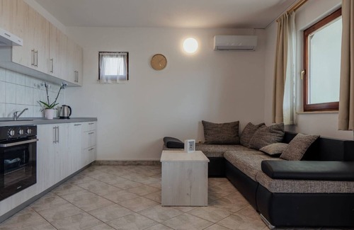 Vrsi House | Relax at Nenad: Poolside Stay with Family-Friendly Amenities