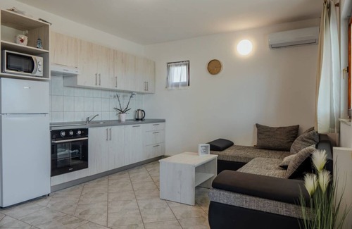 Vrsi House | Relax at Nenad: Poolside Stay with Family-Friendly Amenities