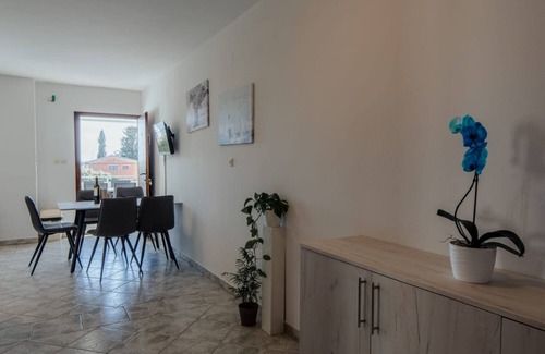 Vrsi House | Relax at Nenad: Poolside Stay with Family-Friendly Amenities