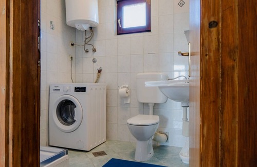 Vrsi House | Relax at Nenad: Poolside Stay with Family-Friendly Amenities