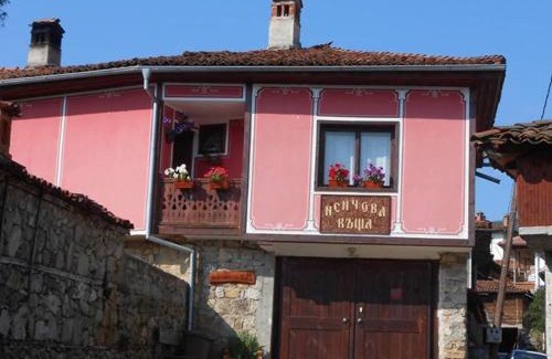 Koprivshtitsa House | Inviting Nenchova Guest House with Hot Tub & Breakfast
