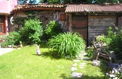 Koprivshtitsa House | Inviting Nenchova Guest House with Hot Tub & Breakfast