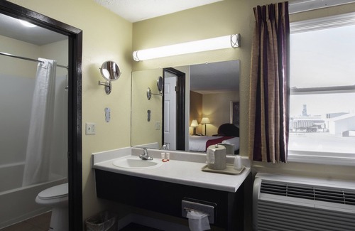 Dodge City Hotel | Comfortable Nendels Inn & Suites with Spa and Family Amenities