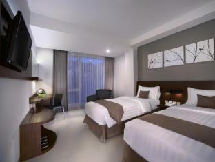 Gatot Subroto Hotel | Inviting Stay at Neo Denpasar by ASTON with Pool & Dining