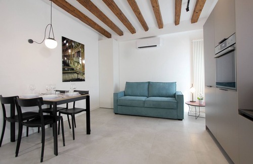 Santa Croce Apartment | Modern Art Residence: Pet-Friendly Retreat with Breakfast