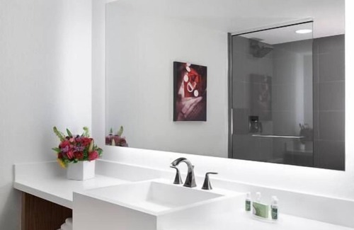 Downtown Las Vegas House | Explore the Neon Capital: Pool, Casino & Free Parking!