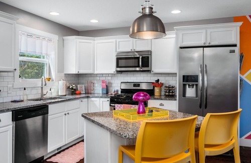 Traverse City Apartment | Walnut 3BR Townhome: Perfect for Beach & Wineries Retreat