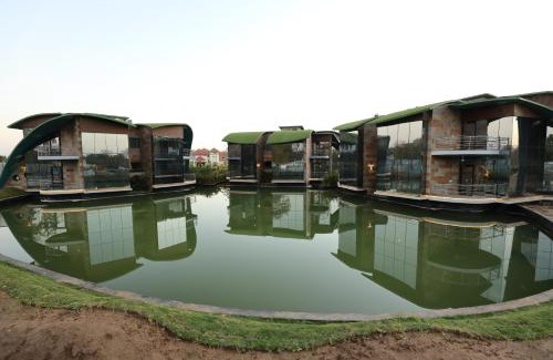 Petlad Hotel | Experience Neonz Resort & Club: A 5-Star Getaway Awaits