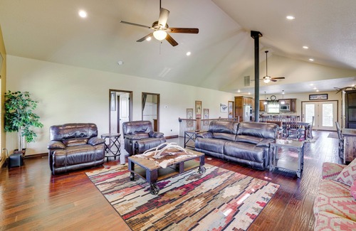 Newton County House | Relaxing Retreat with Private Pool & Fire Pit in Neosho