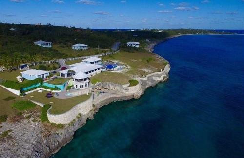 Rainbow Bay Apartment | Discover Neptune Cove: Family-Friendly Getaway with Pool