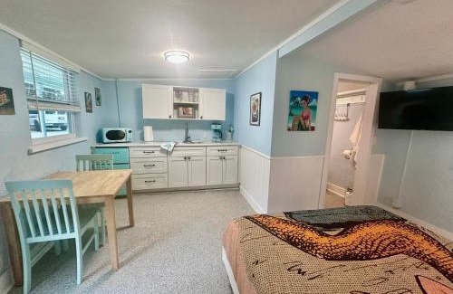 Weeki Wachee Gardens Hotel | Neptune's Grotto Old Florida Adventure Retreat