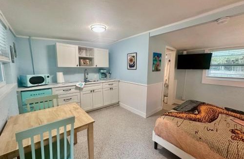 Weeki Wachee Gardens Hotel | Neptune's Grotto Old Florida Adventure Retreat