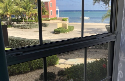 East End House | Inviting Neptune's Nest by the Sea with Ocean View & Spa