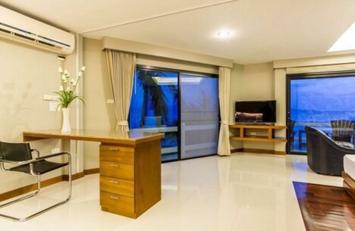 Haad Rin Resort | Neptune's Villa: Family-Friendly Getaway with Pool & Dining