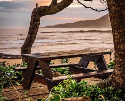 Kei Mouth Apartment | Discover Neptunes Cove: Oceanfront Retreat with Breakfast