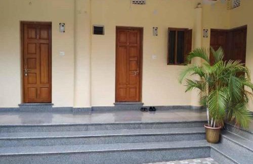 Bhubaneshwar House | Cozy Nest Guest House: Family-Friendly with Breakfast Included