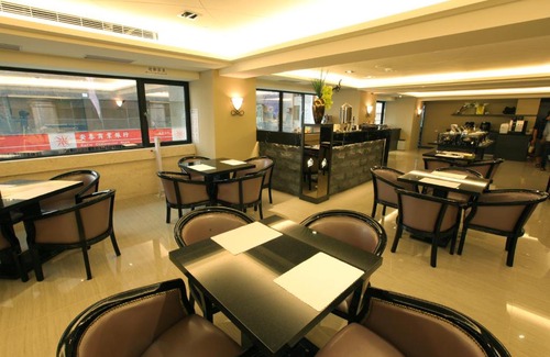 Cianjin District Hotel | Cozy Nest Hotel: Family-Friendly with Dining Options