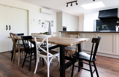 Bright House | Picture-Perfect Nest House: Top-Rated Comfort Awaits