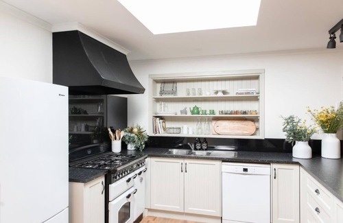 Bright House | Picture-Perfect Nest House: Top-Rated Comfort Awaits
