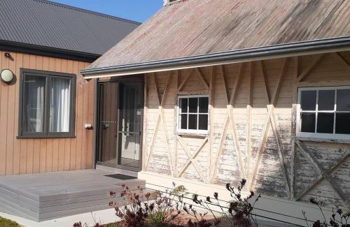 Rowella Villa | Discover NEST@Waterton Hall: 4-Star Retreat with Breakfast