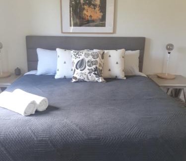 Rowella Villa | Discover NEST@Waterton Hall: 4-Star Retreat with Breakfast