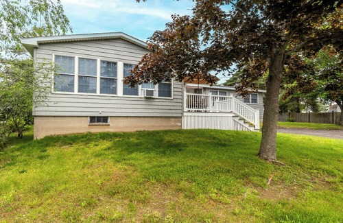 Camp Ellis Cottage | Nestled in a picturesque setting, just steps away from the beach in Camp Ellis.
