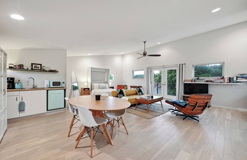 West Oak Hill Apartment | Nestled In Nature Studio - Pet-Friendly - Firepit